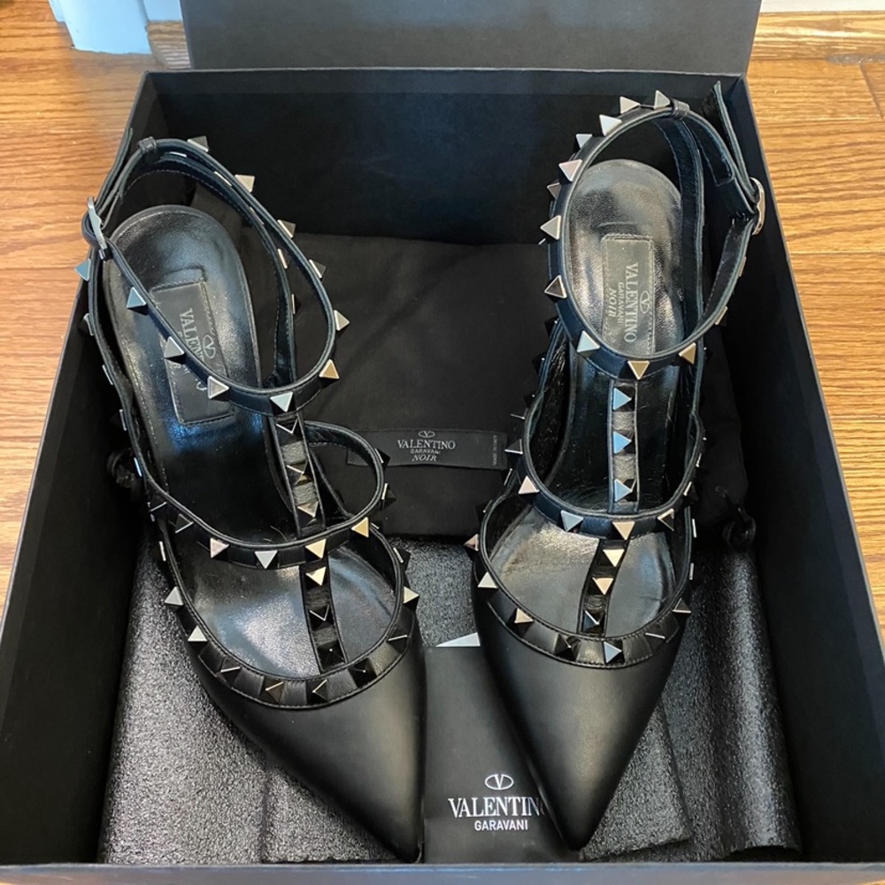 Valentino Garavani Rockstud embellished pumps